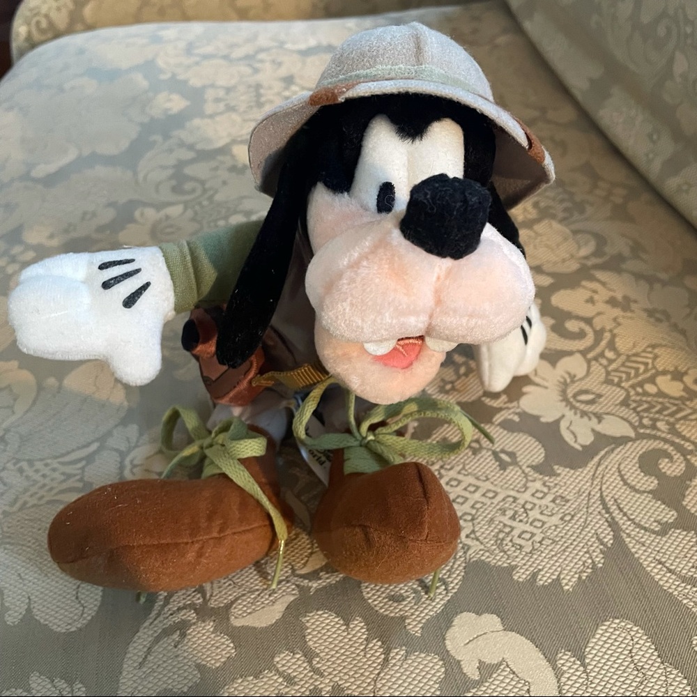 Walt Disney World Safari Goofy Plush Figure